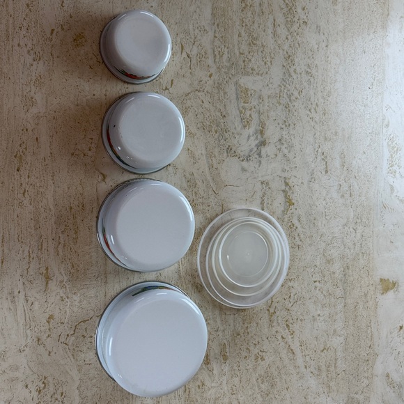 Vintage White Enamelware Nesting Bowls Set of 4 w Lids — Red/Orange/Blue Flowers - Picture 16 of 16